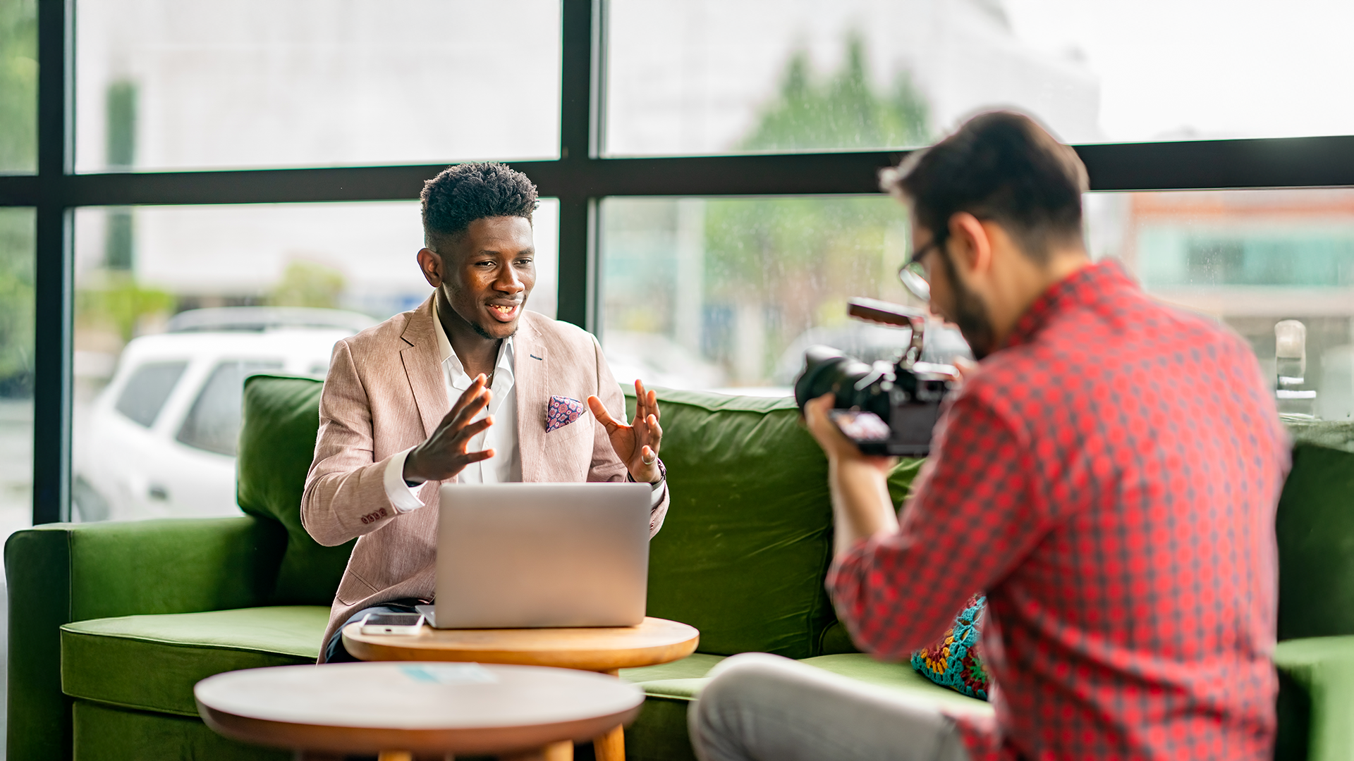 ZZ7A0141_7C3_Article-28_What-is-cutting-through-in-B2B-video-content-by-Ray